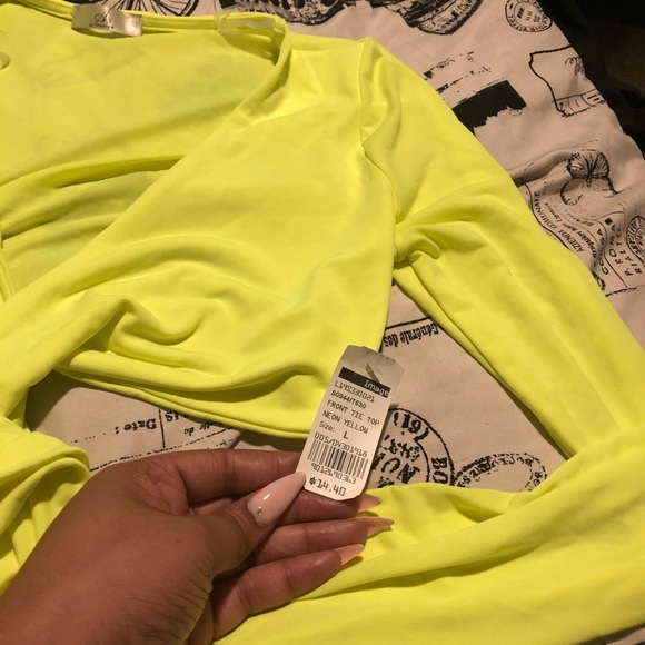 Crop top - Picture 2 of 3